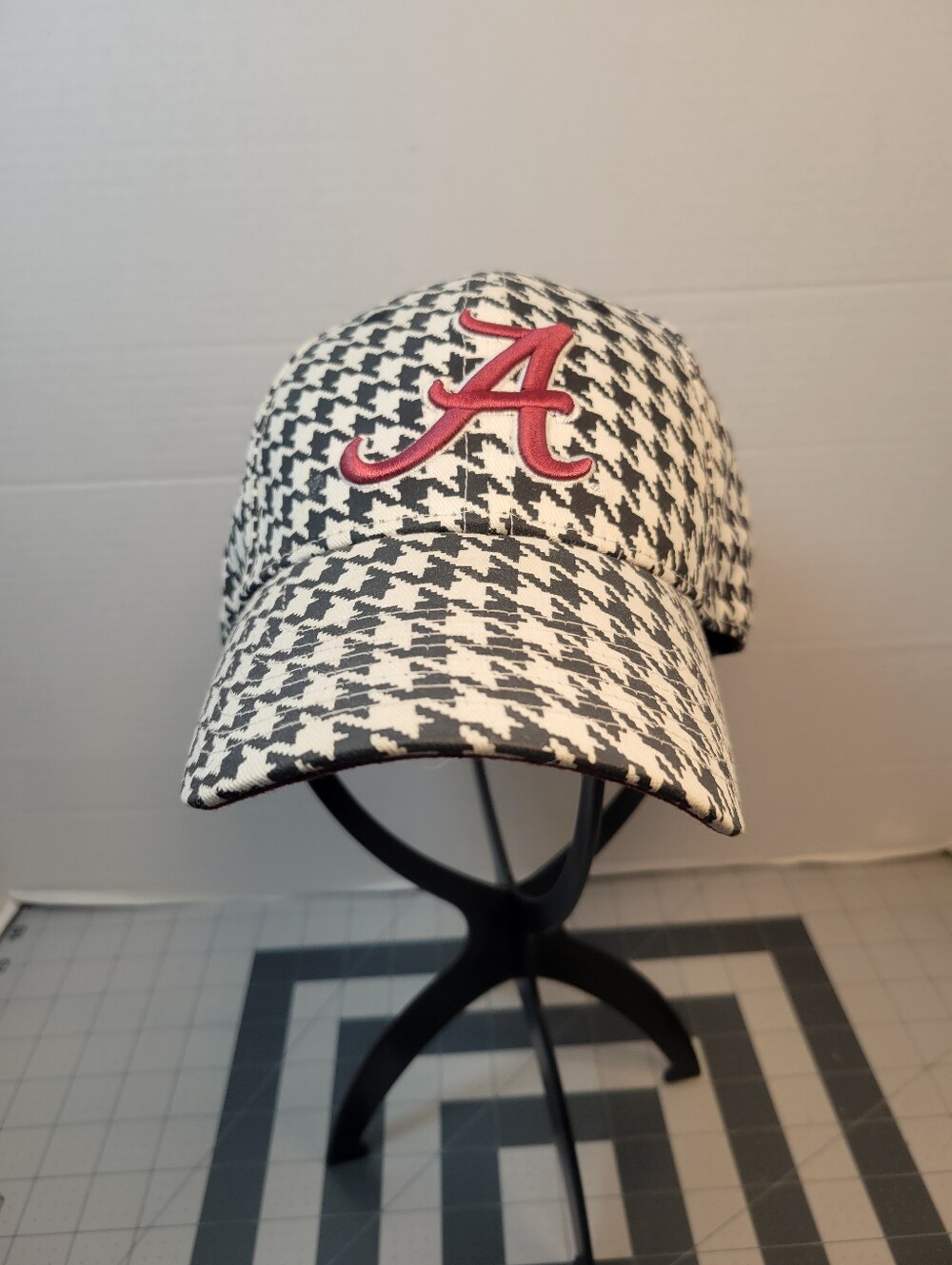 Nike Women's Alabama Crimson Tide Houndstooth Hat One Size